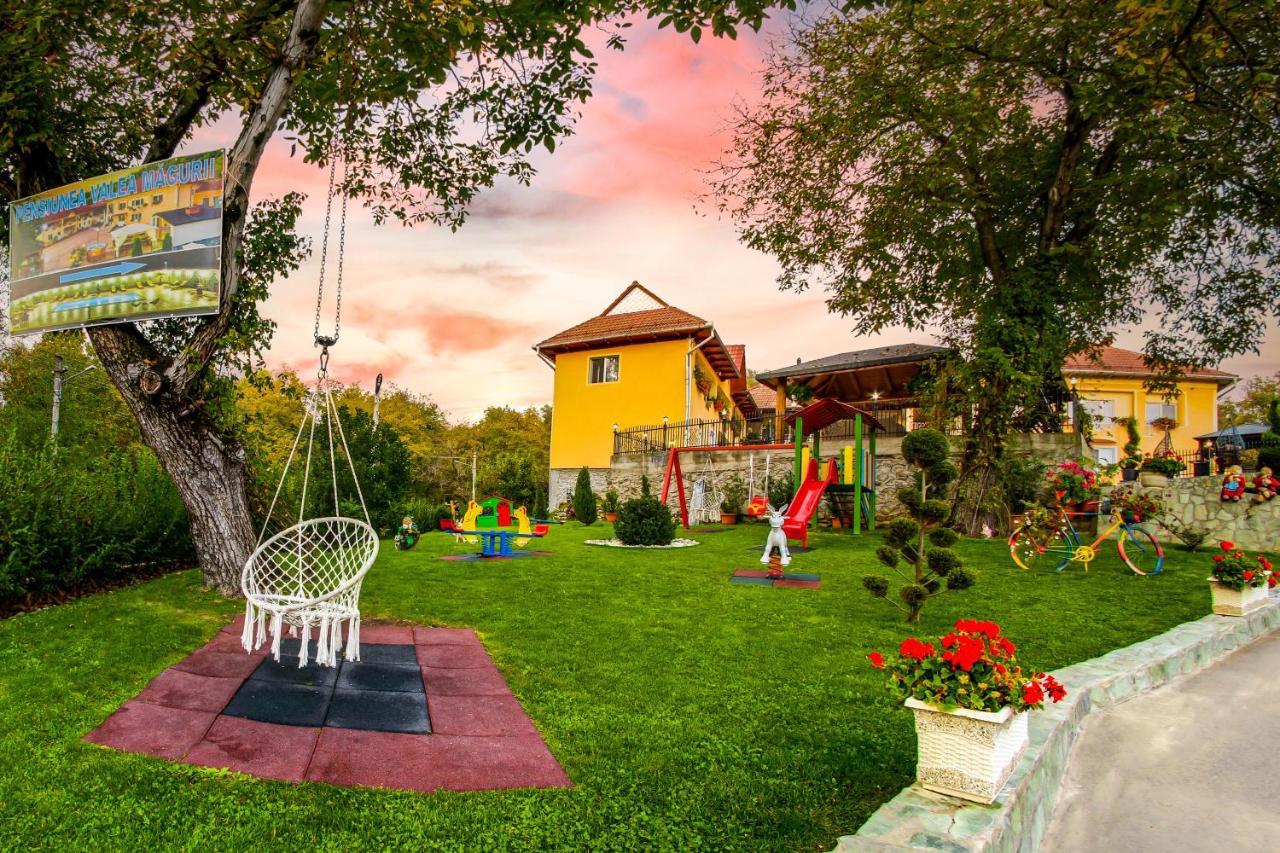 Pensiunea Valea Magurii Novaci-Străini Exterior foto